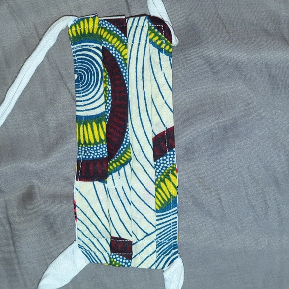 Reversible Crayon Pattern Mask - Picture 2 of 3